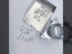 Свободной диаманты выросли лабораторией, который