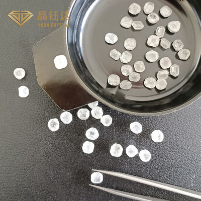 Более большой размер против диамантов DEF ясности синтетических красит сырцовой диаманты выросли лабораторией, который для вырезывания
