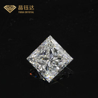 Полностью белой свободной диаманты выросли лабораторией, который представляют отрезок для кольца